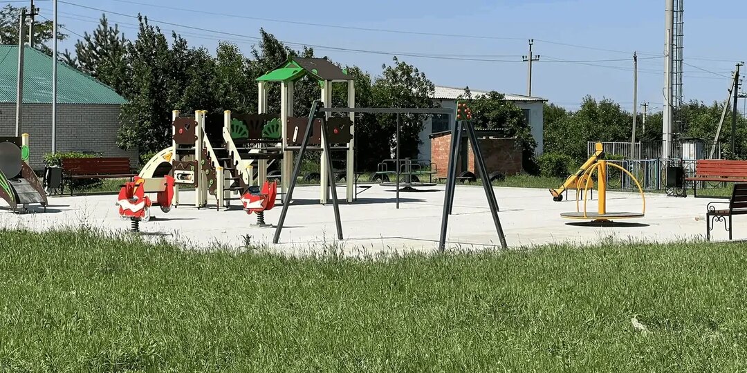 Новую детскую площадку построили в Кочубеевском округе