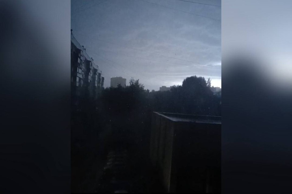   Яркие вспышки заметили в небе над Кировским районом. Фото: предоставлено читателем КП-Новосибирск.