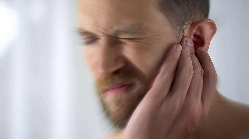 Не просто шум: 10 скрытых болезней, о которых "кричит" организм через звон в ушах