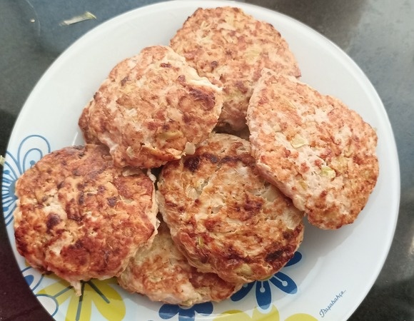 Мясные оладушки с кабачком