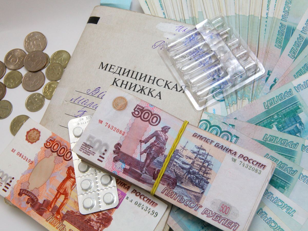    Рублевые купюры разного достоинства | © РИА Новости / Илья Питалев