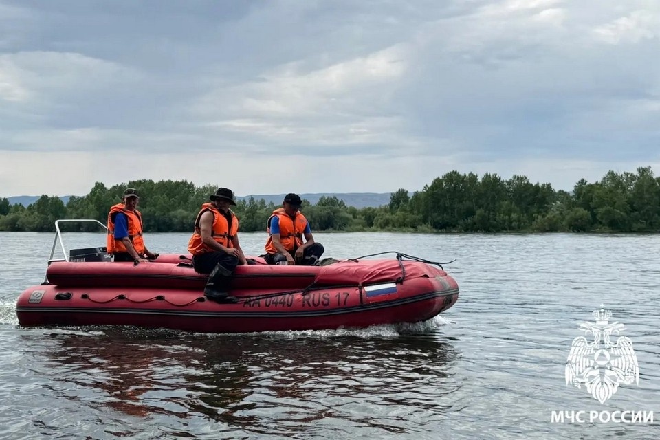    Поиски двух подруг шестой день ведут с воды и воздуха. Фото: МЧС