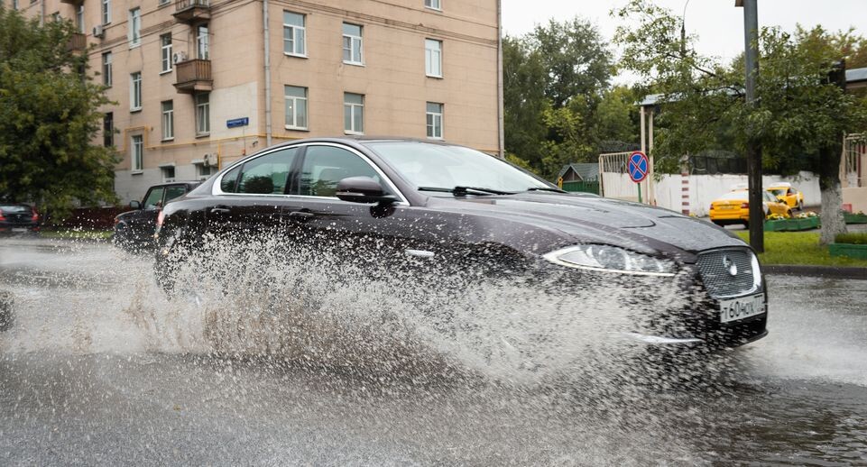    Проливной дождь в Москве / Медиасток.рф