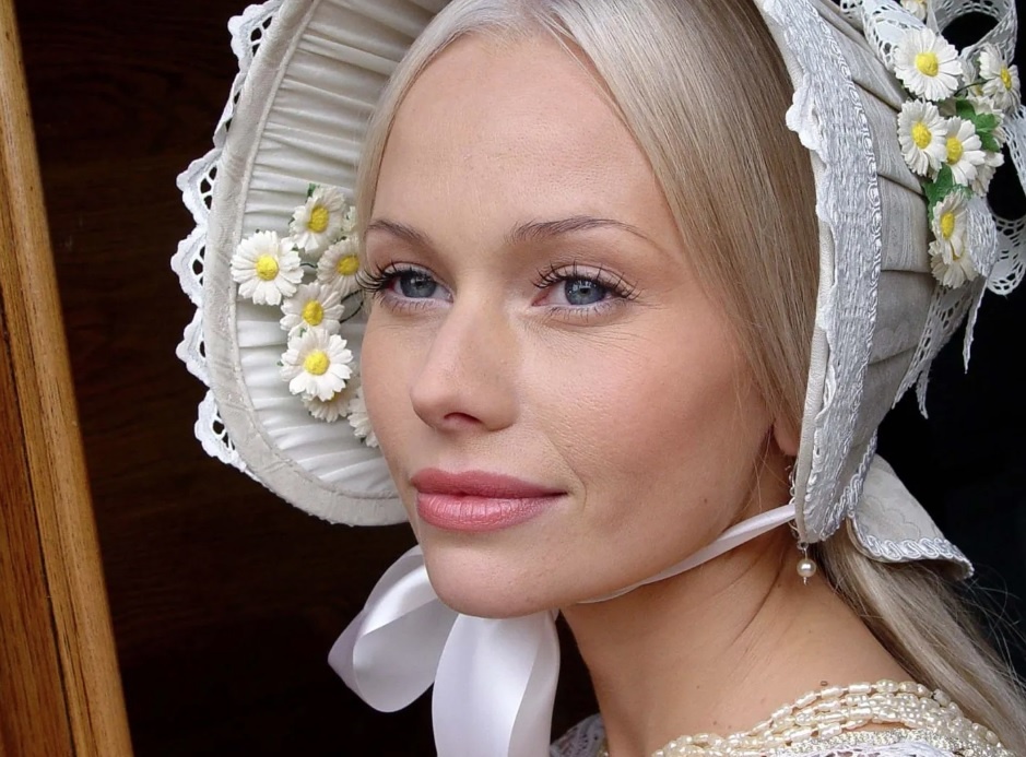 Актриса Елена Корикова во время съемок сериала "Бедная Настя"