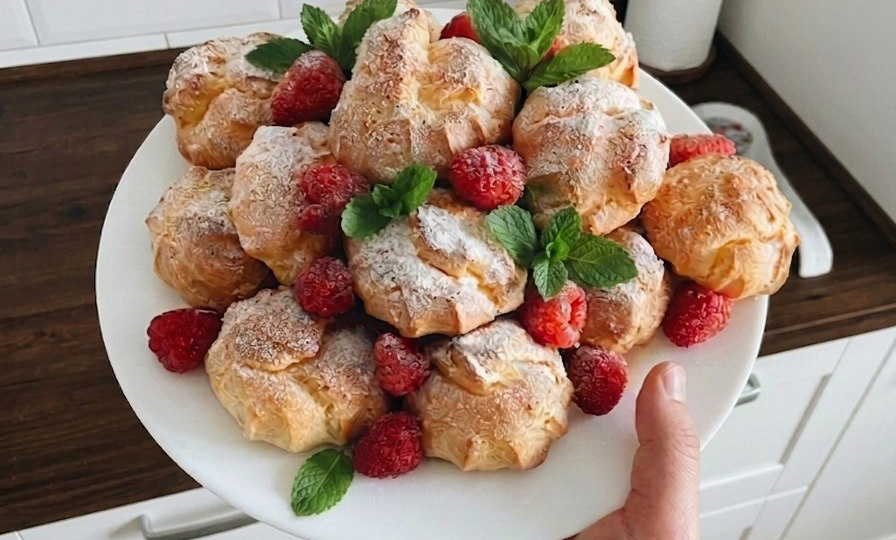 Божественные профитроли с заварным кремом, которые хочется есть тазиками.