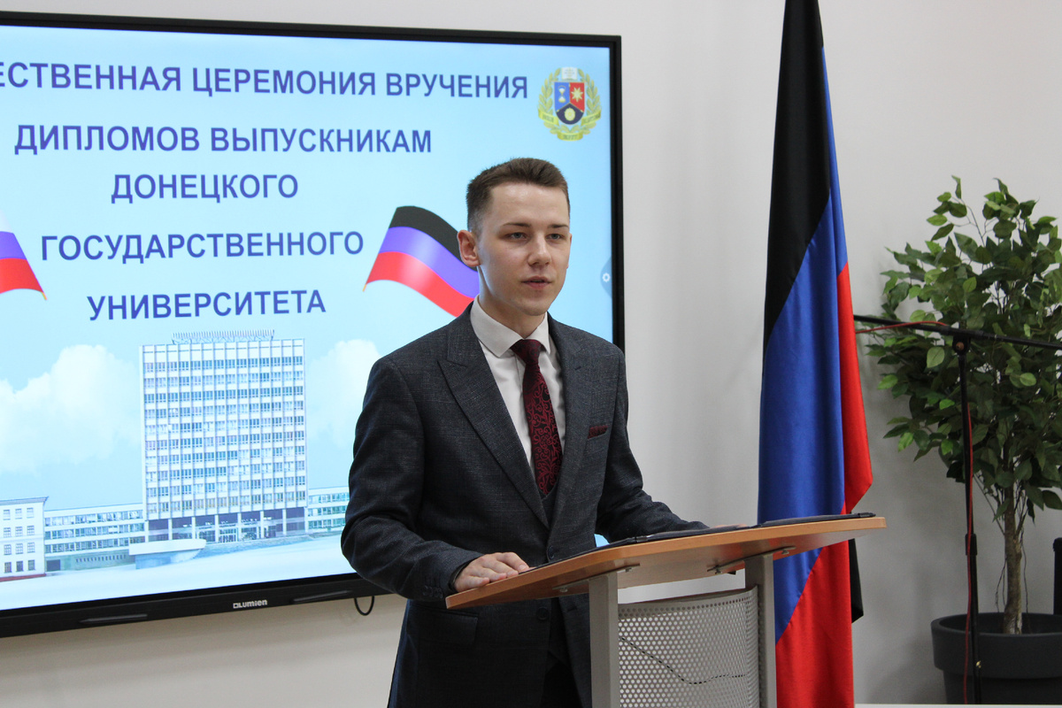 Владислав Чурков на торжественной церемонии вручения дипломов лучшим выпускникам-2026
