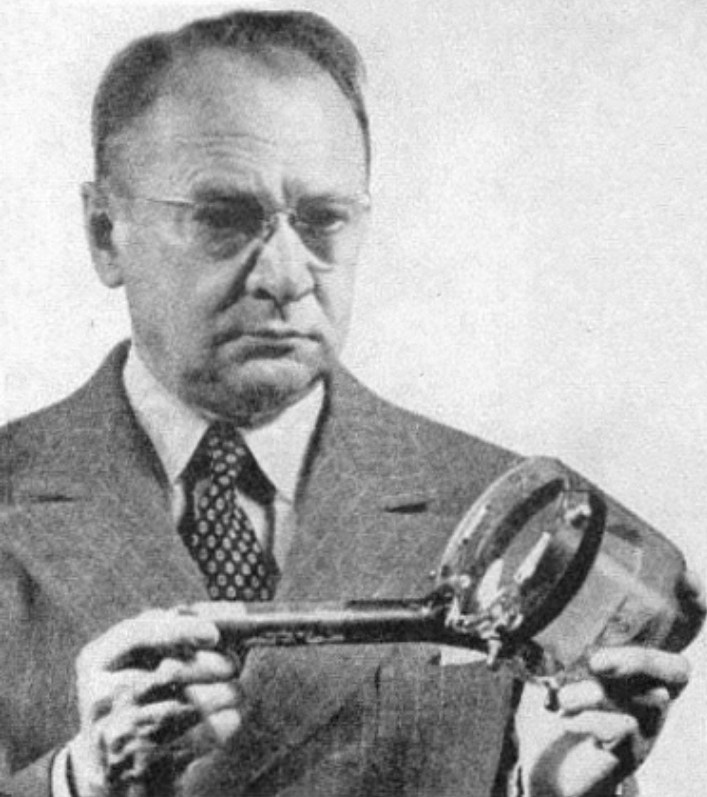    Владимир Зворыкин с иконоскопомWikiCommons / Hugo Gernsback