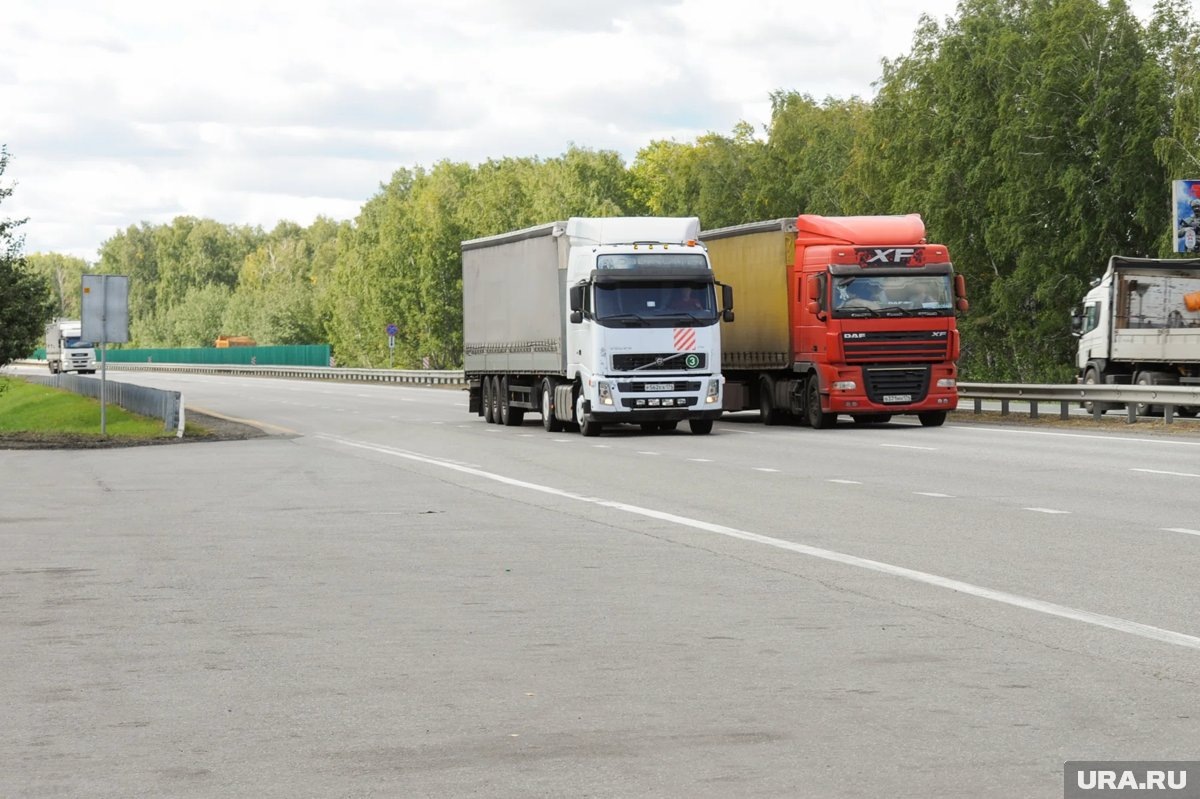     В Курганской области из-за жары ввели ограничения для большегрузов
