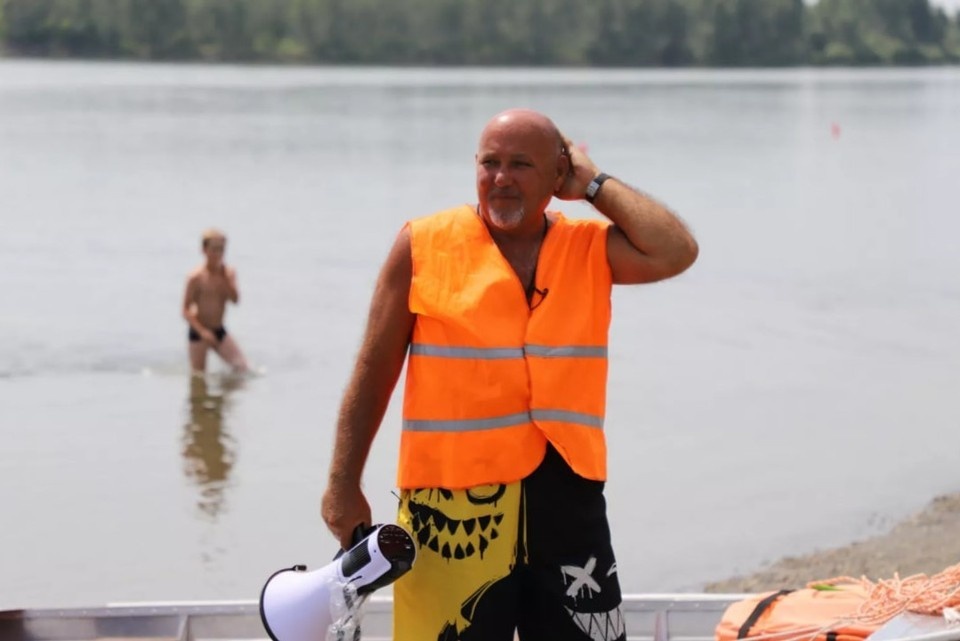    Главной задачей на пляже матрос-спасатель считает вовсе не спасение утопающих, а предупреждение трагедии. Фото: «БР».