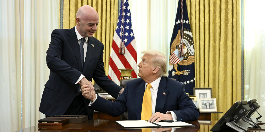 Трамп Всемогущий отменил красную карточку. Следующий указ — об отмене осени и понедельников.