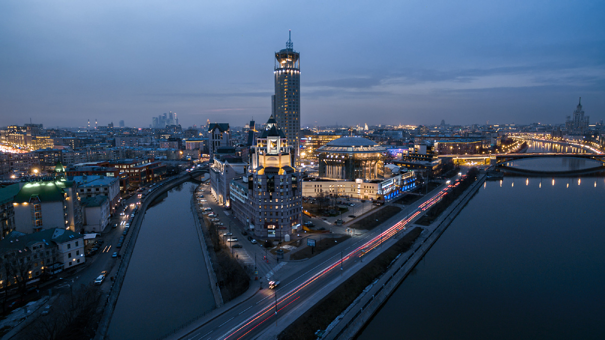 Идеальное расположение Swissôtel Красные Холмы
