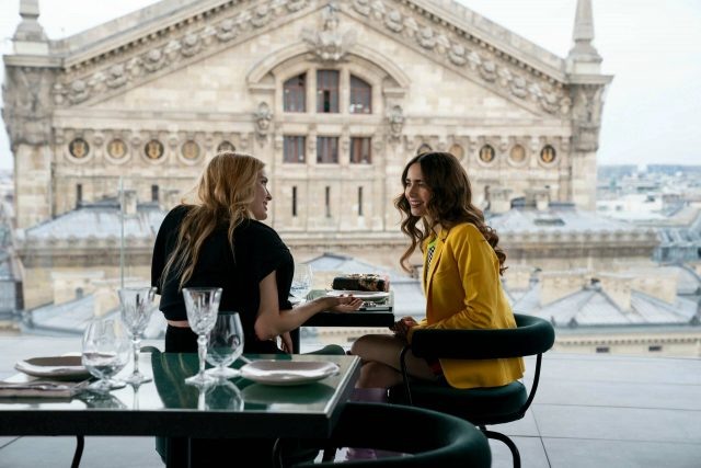    Кадр из сериала «Эмили в Париже» (Emily in Paris, 2020-…, реж. Эндрю Флеминг, Эрин Эрлих, Питер Лоэр)