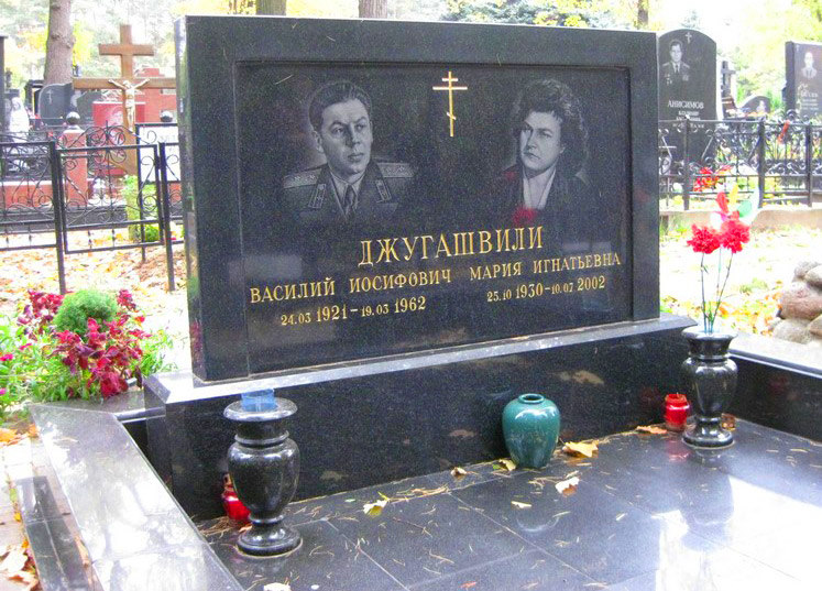 Некрополь ушедшей эпохи: советские знаменитости на Троекуровском кладбище