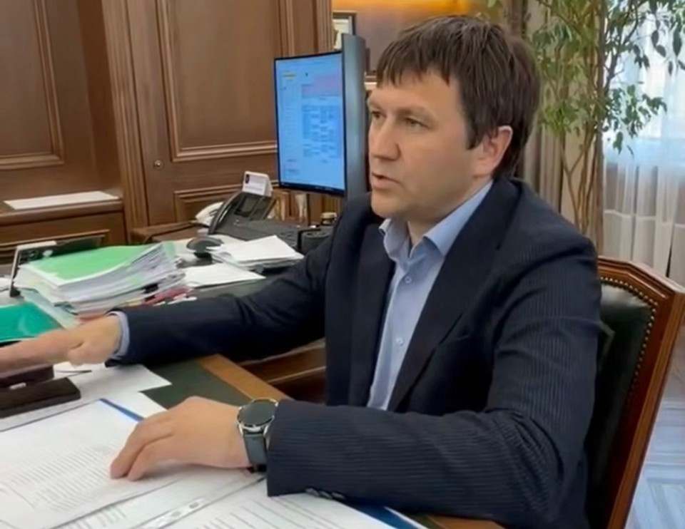    Губернатор Кузбасса обсудил с главой округа обеспечение территории бензином.