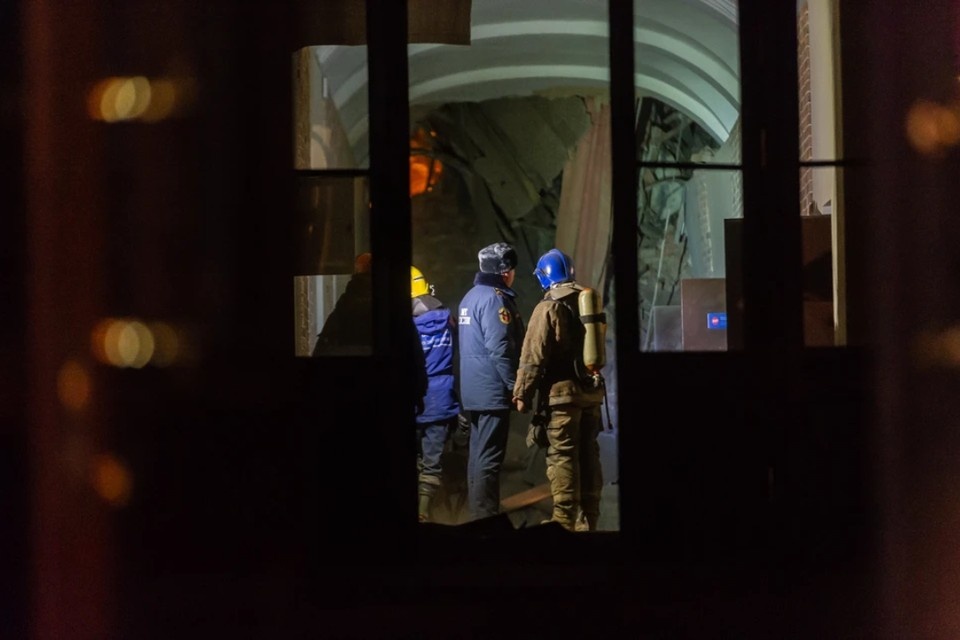    16 февраля 2019 года в корпусе ИТМО обвалились крыша и перекрытия между четвертым и пятым этажами. Олег ЗОЛОТО