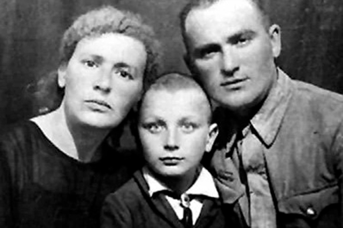 Миша Жванецкий с родителями. 