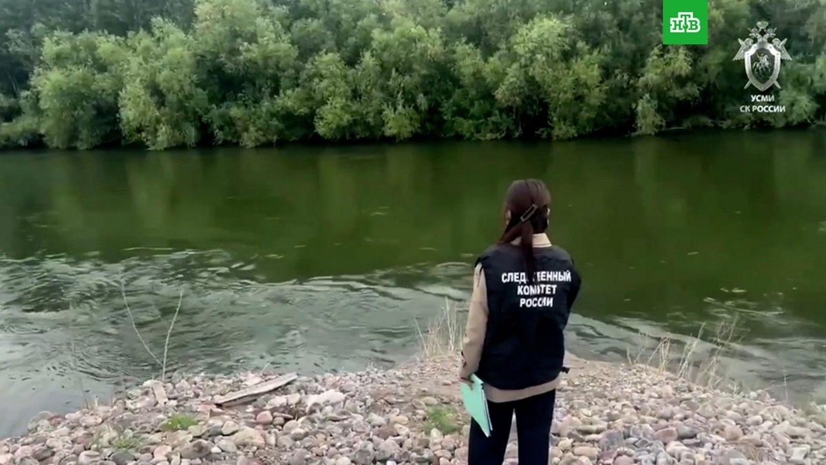    На берегу Енисея нашли обувь одной из пропавших в Туве девочек