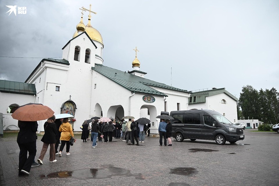    Отпевание проходило в храме в Колпино. Алексей БУЛАТОВ