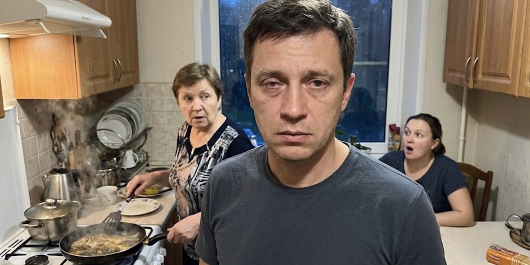 Родня моей дамы (38л) оккупировала мою квартиру, а я терпел из вежливости. Когда я не выдержал и выгнал их, она неожиданно рассмеялась