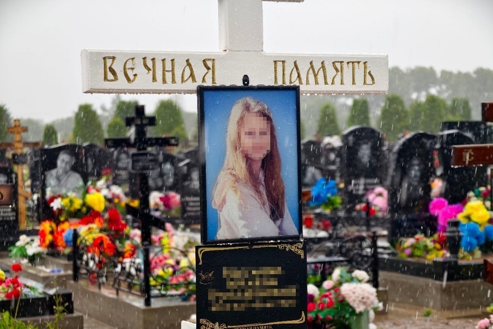    В Ленобласти прошли похороны 12-летней девочки, на церемонии слушали ее песни "КП" Архив