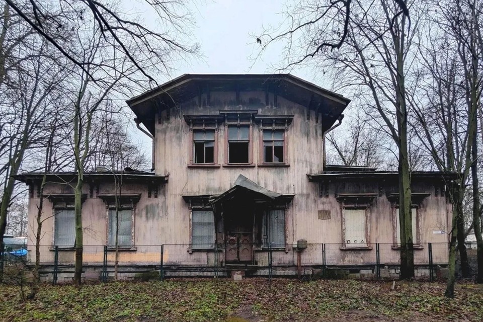    Днем 6 июля сгорел объект культурного назначения - Дом Ропса. Фото: https://max.ru/kgiopspb