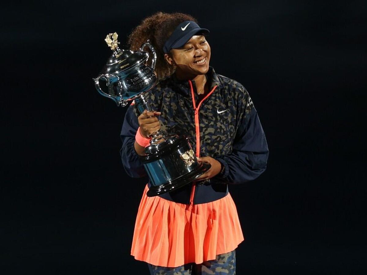    Японская теннисистка Наоми Осака с трофеем Australian Open | © Фото : Пресс-служба Australian Open
