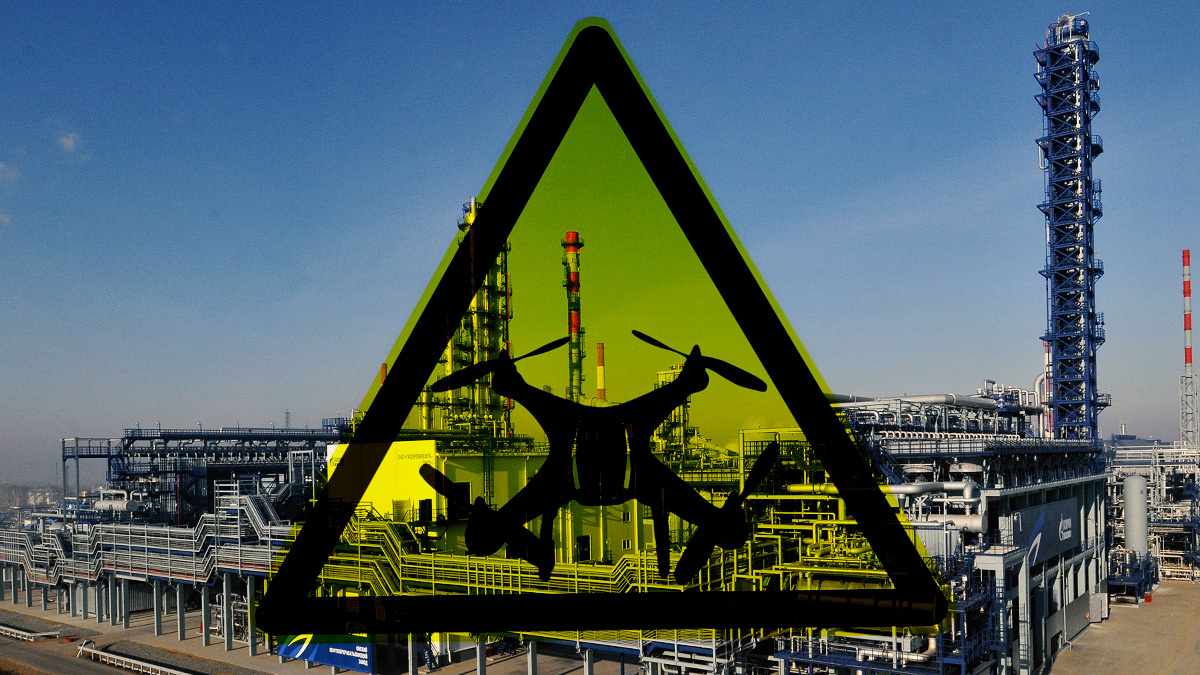     Омский нефтеперерабатывающий завод. Беспилотная опасность   
 Лисютина Ольга © ИА Красная Весна