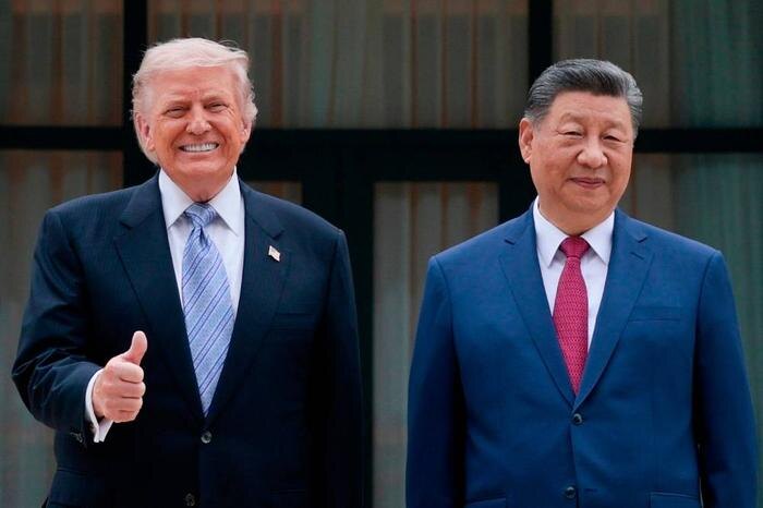 Дональд Трамп и Си Цзиньпин. Обложка © Shutterstock / FOTODOM / Evan Vucci