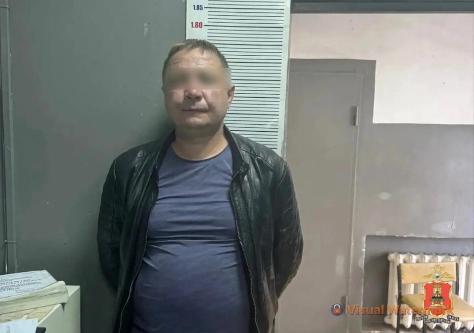    Полицейские оперативно задержали 47-летнего мужчину, который приставал к пассажирам автобуса и выражался нецензурной бранью. Фото: МВД Тверской области.