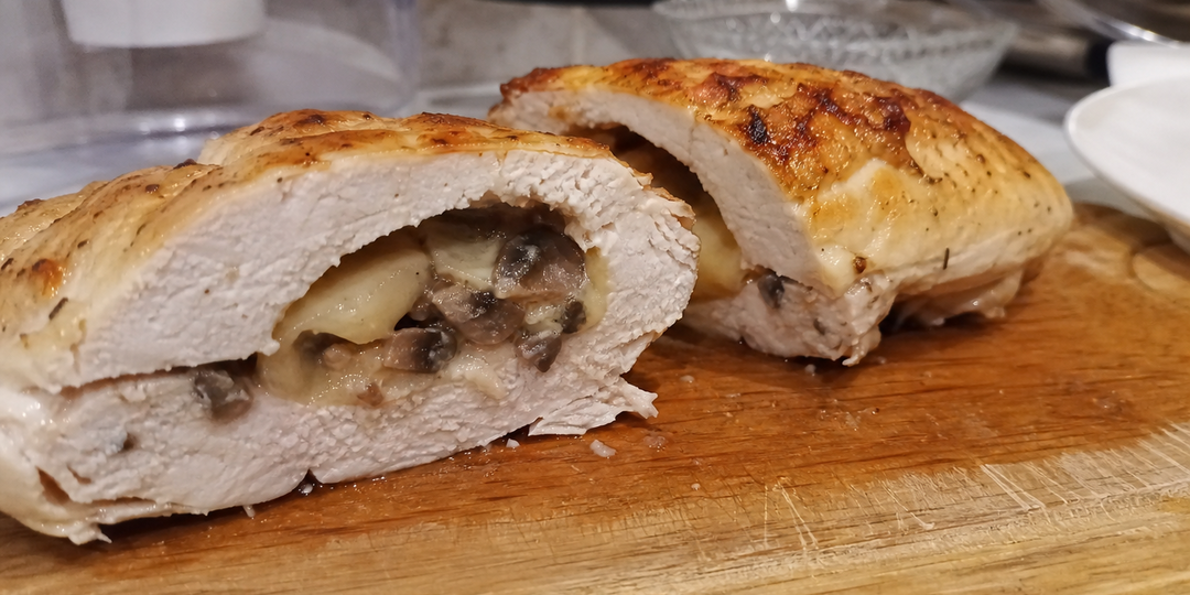 Никакого сухого филе: грибная начинка в курином кармашке