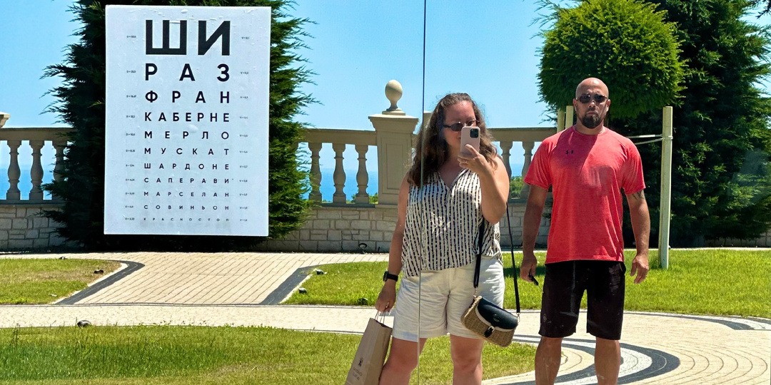 Пришли в последний день в Кабардинке в номер, а машина из-под окна исчезла