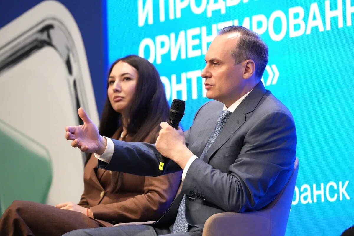 Панельная дискуссия была оживлённой и очень насыщенной на разные темы: вирусные ролики, попытки цифровых запретов, какой контент "заходит" взрослым и детям 