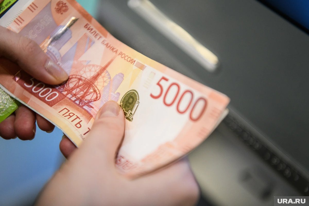     Средняя зарплата курганцев выросла почти до 73 тысяч рублей