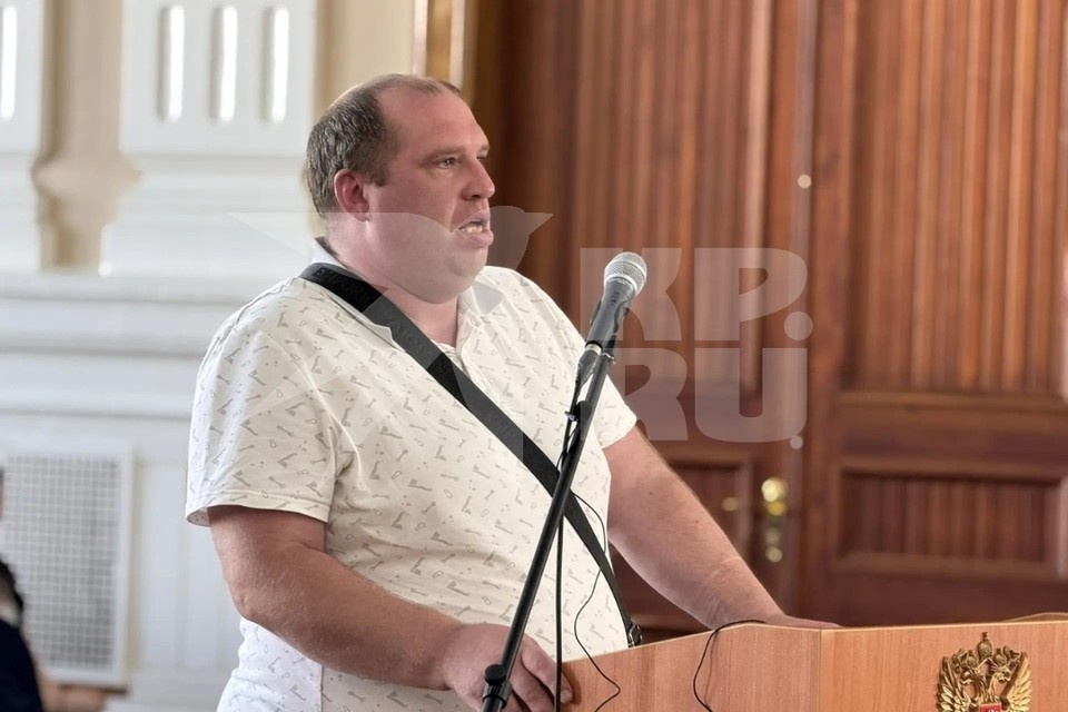    Свидетель Роман Марков рассказал, что не заметил в квартире никаких посторонних запахов, следов крови на мебели тоже не было Анастасия СЕМДЯНОВА