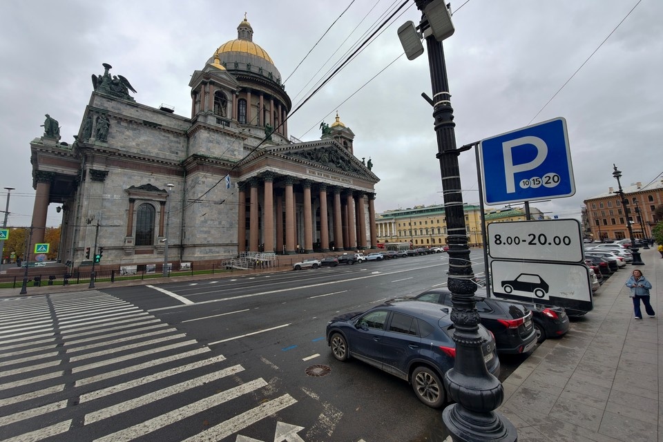    Петербург заработал почти 4 млрд рублей на парковках за неполный 2026 год. Алексей БУЛАТОВ