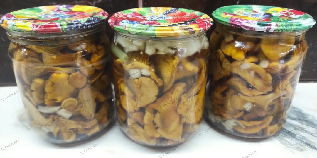 Лисички маринованные с луком