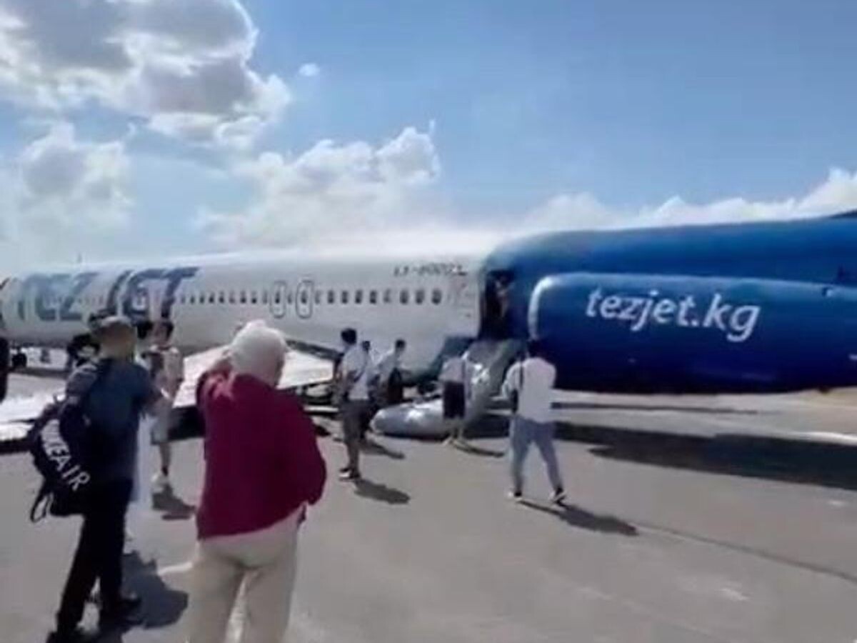    В аэропорту Бишкека аварийно приземлился самолет авиакомпании TezJet | © Кадр видео из соцсетей