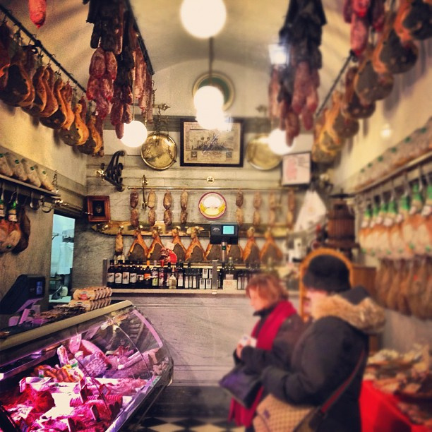 Salumeria - отдел с итальянскими мясными деликатесами 