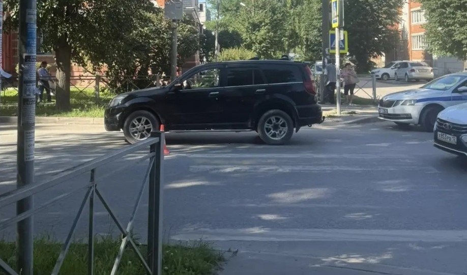🚨 В Йошкар-Оле иномарка сбила женщину с 8-летним ребенком