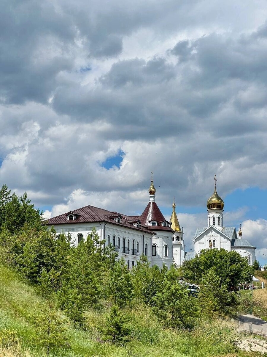    Отстроенный паломнический центр под Белгородом   t.me/zotov_v_f