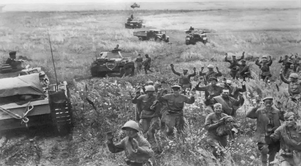 Редкие фотографии разгрома Красной Армии летом 1941 года глазами немцев