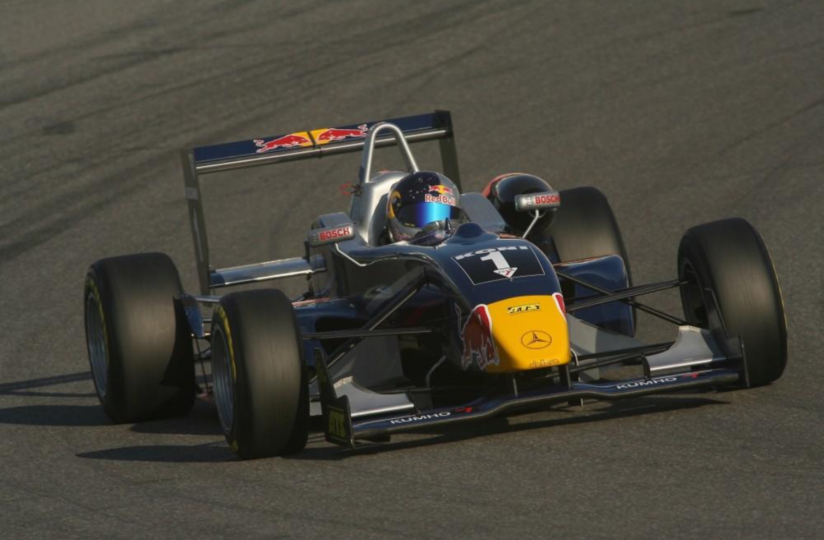     Галерея Sebastian Vettel на Wikimedia Commons