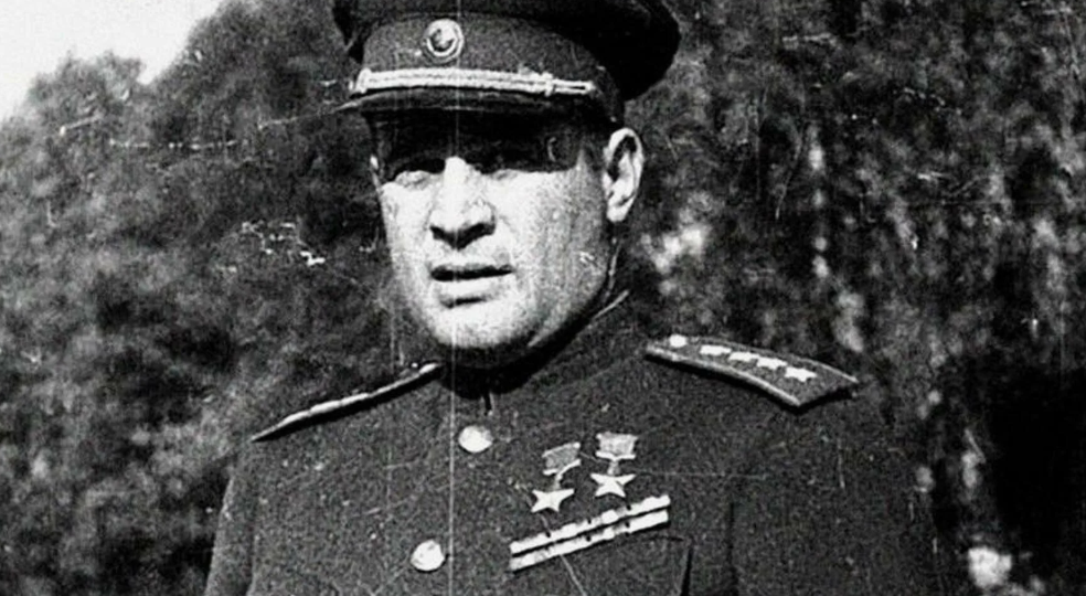 Он был старшим лейтенантом, когда будущие полководцы Великой Отечественной ходили полковниками, но именно ему пророчили брать Берлин. Увы...