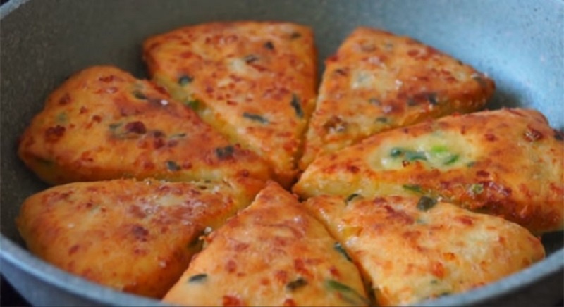 Минутная выпечка на кефире — простой рецепт для вкусного завтрака