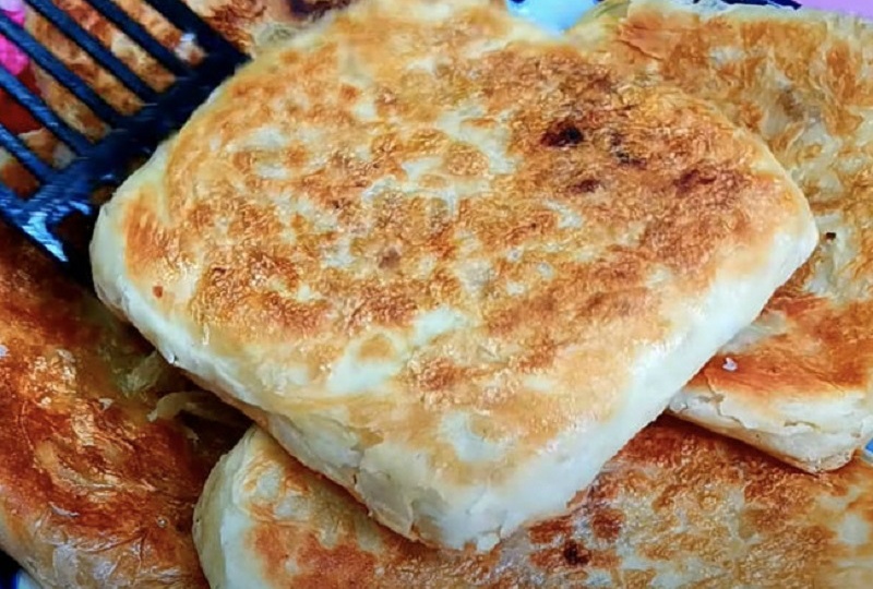 Лепешки с начинкой: как приготовить вкусный ужин и перекус всего за 15 минут
