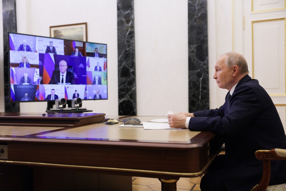    Владимир Путин поддержал предложение создать в стране сеть мини-НПЗ. / Гавриил Григоров / пресс-служба президента РФ / ТАСС