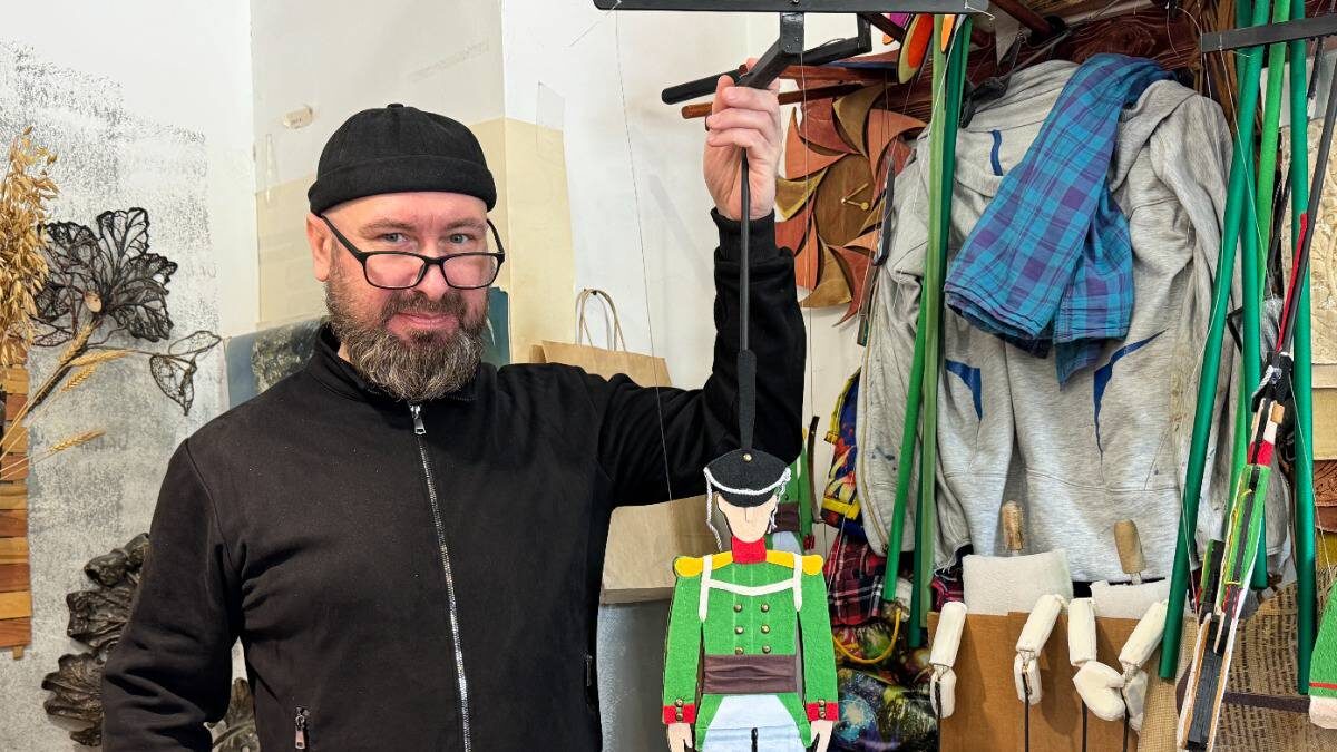    8 июля. Александр Антонов 11 лет проработал начальником осветительного цеха в Московском театре кукол. / Фото: Анастасия Затулий
