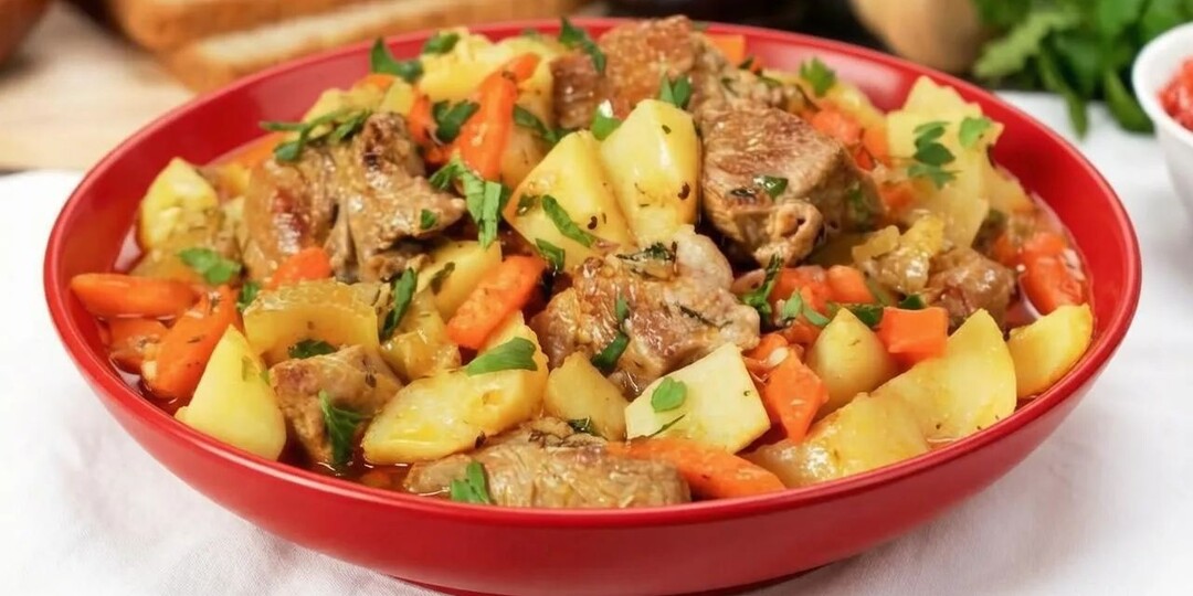 Свинина с картошкой. Секрет не в мясе, а в зажарке