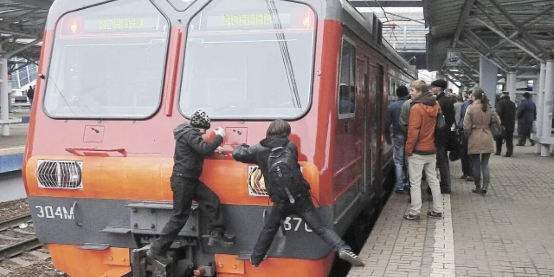 В Ярославле подросток-зацепер травмировался при катании на поезде