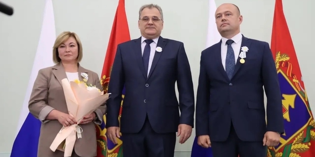 Семья заместителя главного пристава Орловской области Дмитрия Анохина награждена медалью ордена «Родительская слава»